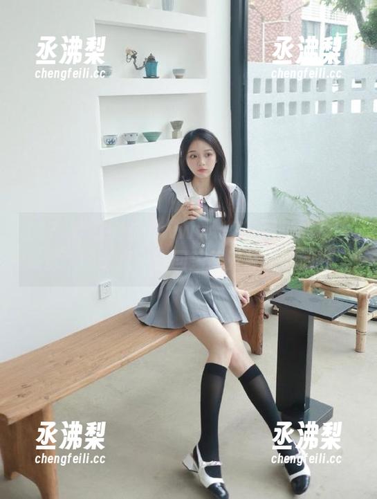 昨晚浏览“www.17”网址的奇妙感觉，脑子里一直回荡着五味杂陈的评论