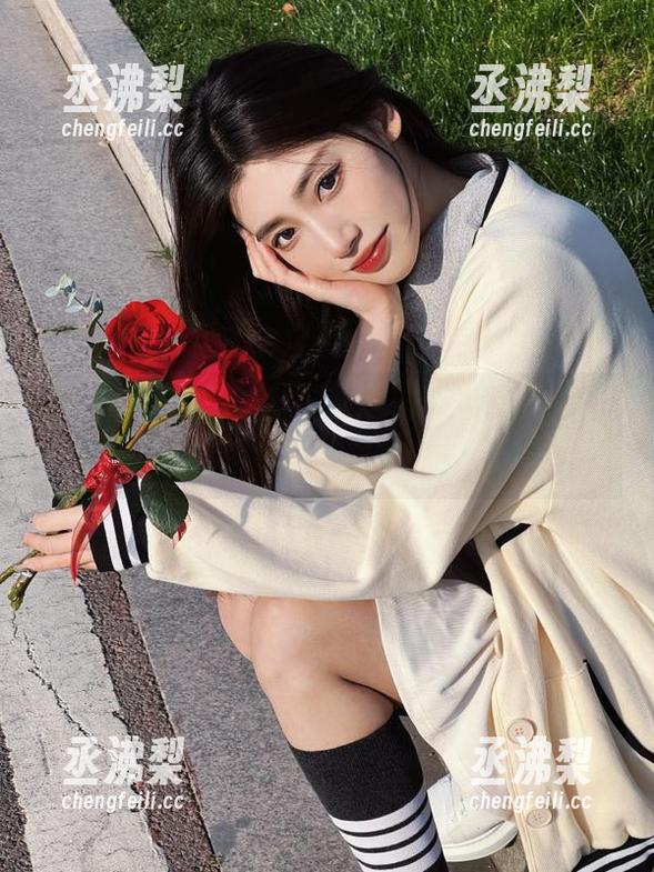 打开52吃瓜网苹果版，我的好奇心又被勾走了！