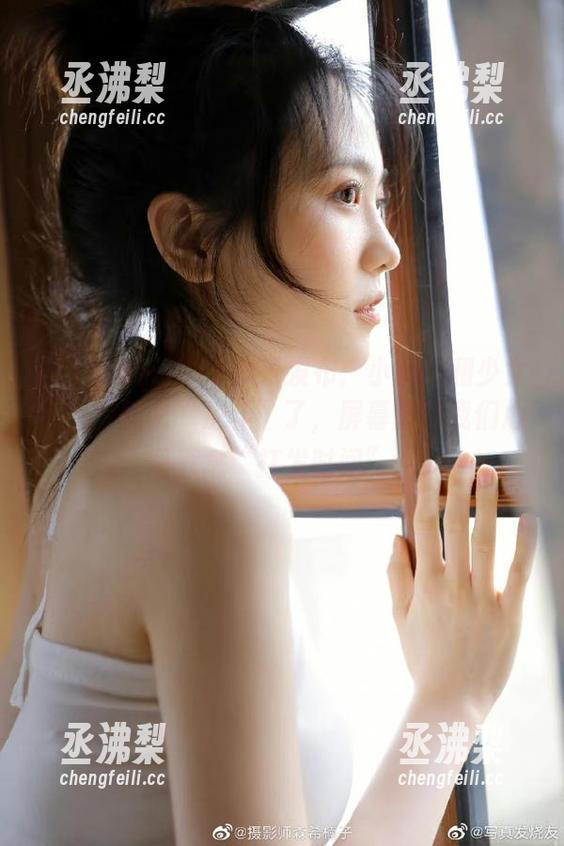 718娱乐发布：小鲜肉和少女心，今晚又“决斗”了，屏幕前的我们心里默念“打发时间”。