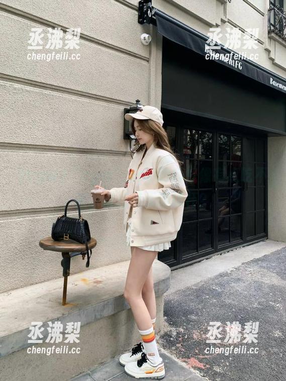 “cgw”app的瓜好像有点吃不完，难道是无限续杯？
