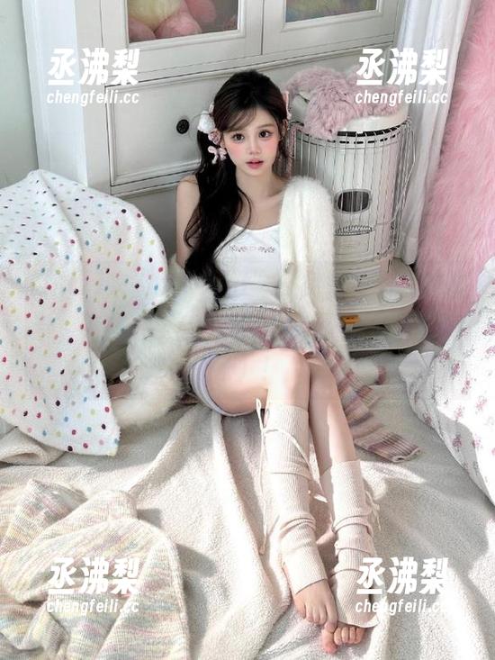 来“hlw.bet”，免费获取各种八卦，有些甚至还带点小色（不说你也猜到了）！