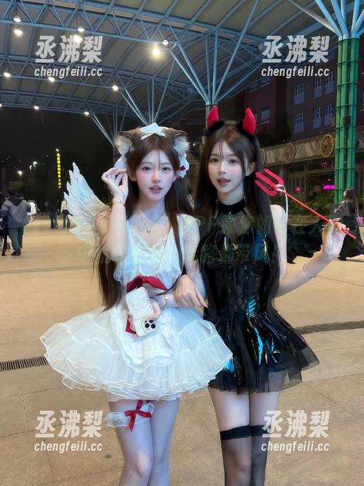 “zztt11”APP教你如何在人群中优雅吃瓜，走路都带风！
