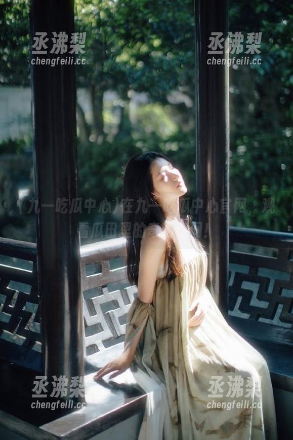 在九一吃瓜中心官网，观看瓜田里的奇葩瞬间！