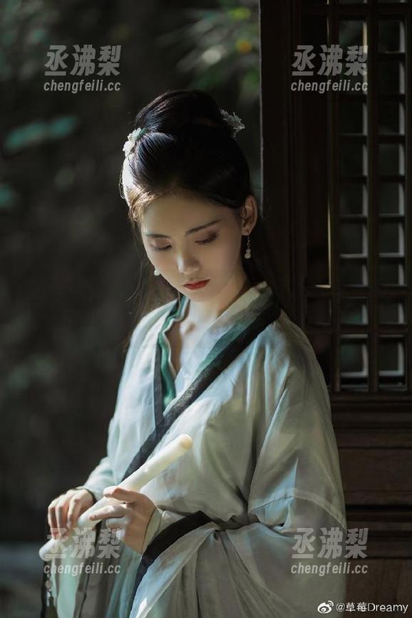 别再问我五一干嘛了！看我用五一吃瓜app把浏览器当游乐场！