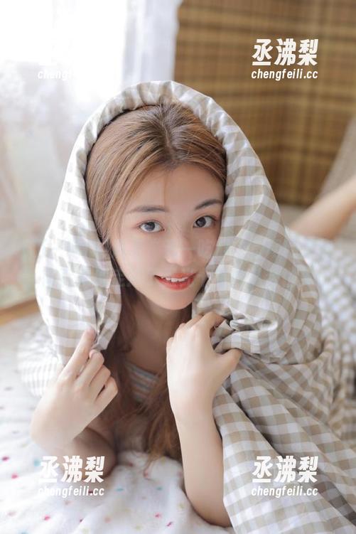 观看“五一吃瓜”官网网页版，简直就像走进了五光十色的八卦世界！