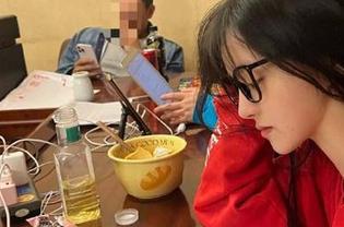 今日吃瓜51：传送门带我进入了一个大瓜宇宙，脑洞大开！