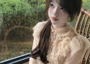 今日吃瓜app日常更新中，最新消息是：瓜农们愁着难卖的西瓜全变成了热腾腾的话题。
