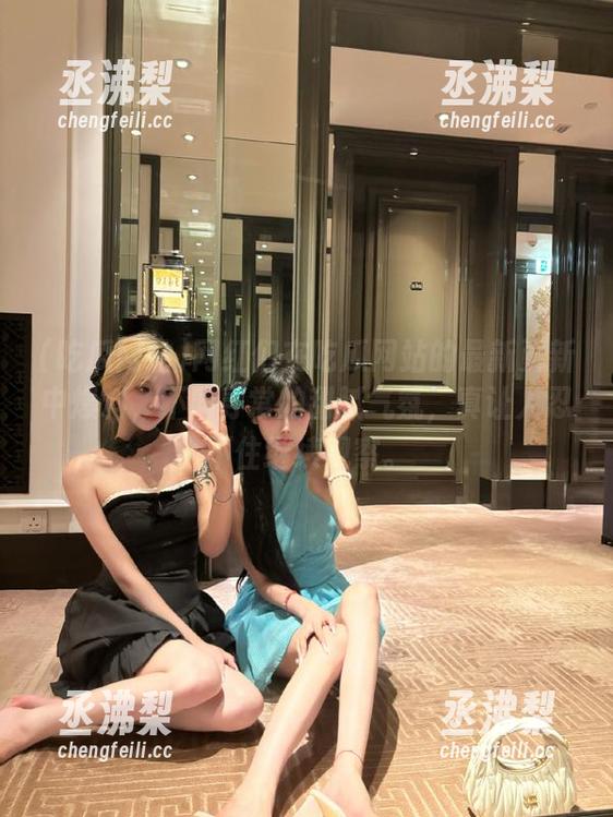 网红们在吃瓜网站的最新更新中爆料，不同寻常的甜腻气氛，真让人忍不住继续观察。