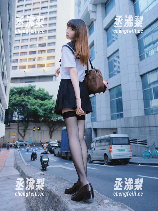 抖音的新玩法？下载“吃瓜网红”，和网友亲密互动不掉队！