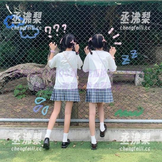 用iOS滑动吃瓜论坛，感受到一边吃着…哎这话没必要说完。