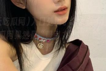 入口处围了个水泄不通，天天吃瓜网果然是“吸引力法则”的极致体现。