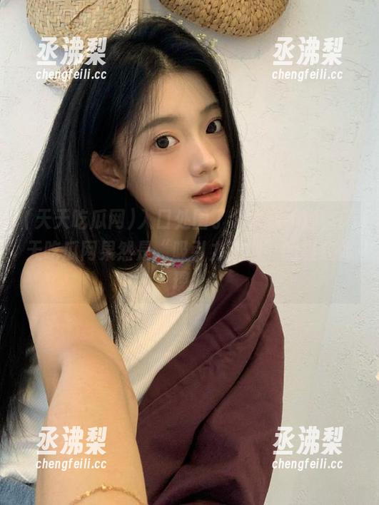 入口处围了个水泄不通，天天吃瓜网果然是“吸引力法则”的极致体现。