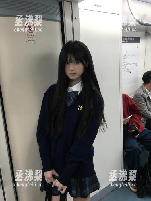 每日黑料51在线：一边滑手机一边捏紧小心脏，惊riski！