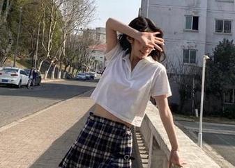 官网灵魂附体，黑料不打烊tttzzz的那几页，居然让我一直刷到三点钟，啧啧。