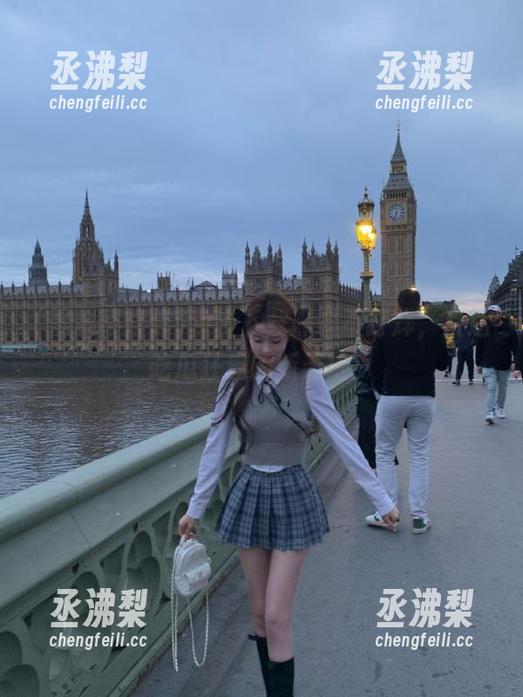 点击下载黑料不打烊，直达吃瓜狂魔的新天地！