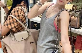 黑料不打烊zzzttt万篇长征苹果版上线，带你边走边吃瓜的哦，感觉真不错！