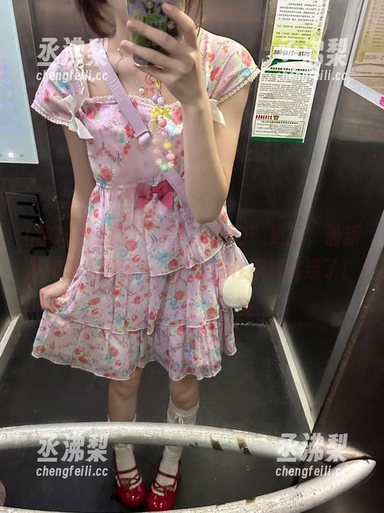 “黑料传送门”更新，最新瓜如潮水般涌来，快来接住不然就湿了！