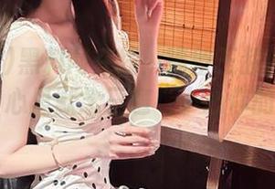 黑料网在线：隔壁王叔的黑料又曝光了，心里默念三遍“小心你的饭碗”……